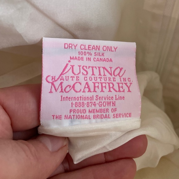 Satin and tulle wedding gown size 2-4 - Picture 7 of 11